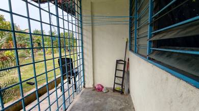 Murah. Groundfloor. Tanah luas dibelakang.