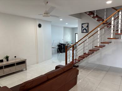 Deverglade townhouse at stutong baru for rent