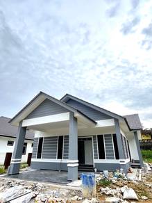 Banglo Moden, Halaman Luas