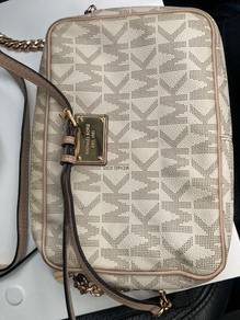 Micheal kors sling bag