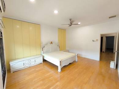 FACING GARDEN+ GOOD CONDITION Bandar Kinrara BK5B House For Rent