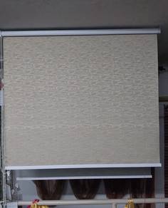 Blackout roller blind