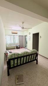 Shop apartment 2nd floor with balcony , easy to rent out, good ROI