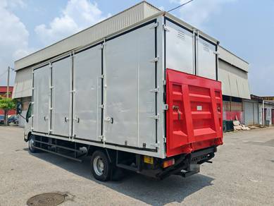 2019 Hino XZU720R 20FT BOX WITH TAIL LIFT 4 DOOR