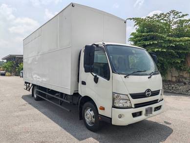 2019 Hino XZU720R 20FT BOX WITH TAIL LIFT 4 DOOR
