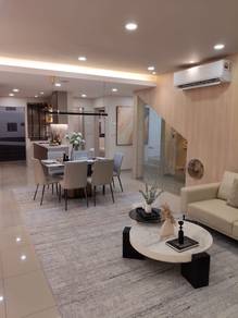 1 1/2 TownHouse | 3 Storey House