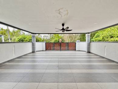 FACING OPEN&RENOVATED EXTENDED KITHCEN@ End Lot Bandar Bukit Puchong