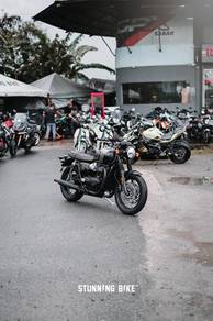 Triumph Bonneville T120 Black Cafe Racer Vintage