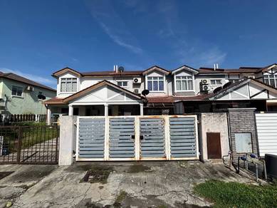Double Storey Terrace Renovated, Sungai Buloh Country Resort