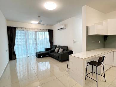 Waterside Residence 1055sqft Furnished with Pool View at Gelugor