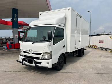 2015/16 Hino WU720R Box 17ft