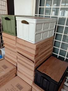 Foldable storage box