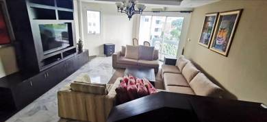 Hotel style Colonnades condo (AC)
