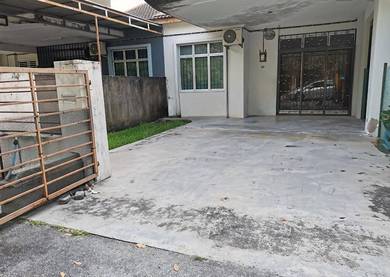 [Below MV] Teres setingkat Taman Tasik Utama
