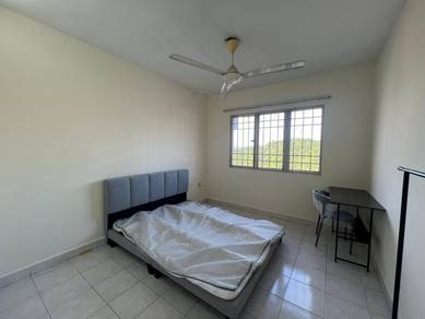 Room Rental at Flora Damansara Block D (Unit Lelaki)