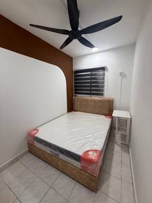 Middle Room for Rent at Flora Damansara — All Utilities Include