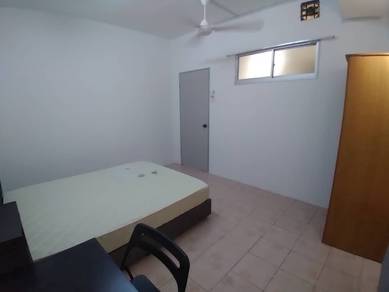 Female Middle Room @ Menara Jaya Condo Sek 14 PJ, walk to LRT, BAC