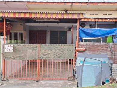 Klang Parade opposite house
