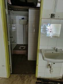 Taman Universiti indah seri kembangan ground floor shop for rent