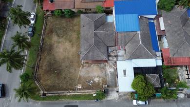 Corner Lot Semi D Setingkat Taman Paroi Jaya ,Freehold with Large Land