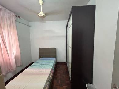 Middle room for rent