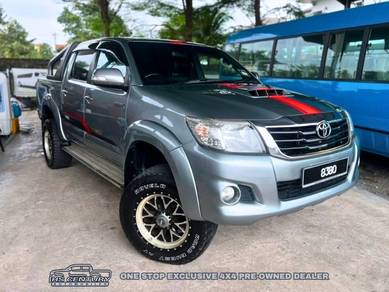2014 Toyota D.CAB HILUX 2.5 A)