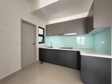 D’Sini Residences, Setia Alam 3 Bedroom 3 aircond Partially Furnished