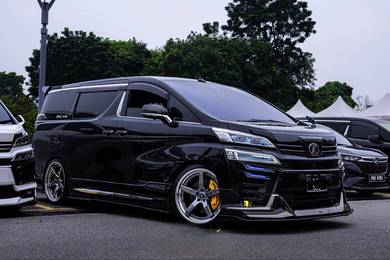 Toyota VELLFIRE 2.5 FULLY MODIFIED