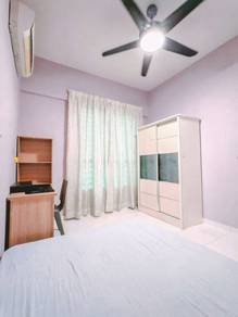 Middle Room for Rent - Golden Triangle Condominium 1