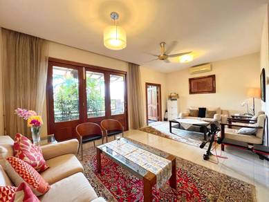 Space, Privacy & Nature – Double-Frontage Home by the Trail