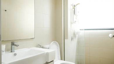 Ready Unit / Near Uni / Free Furnished / Walking to 200 shops / Mall