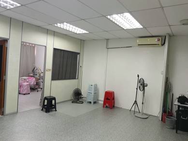 first floor office in jln S B indah 1near the mines for rent