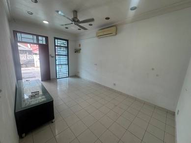 1  Storey Terrace / 3 bed 2 bath / Bukit indah / Freehold 