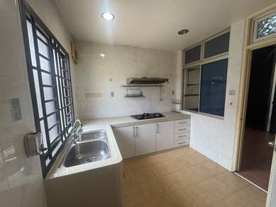 1  Storey Terrace / 3 bed 2 bath / Bukit indah / Freehold 