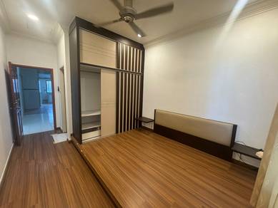 1  Storey Terrace / 3 bed 2 bath / Bukit indah / Freehold 