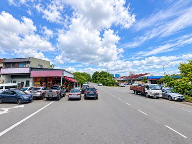 Near LDP Factory Warehouse Taman Perindustian Puchong Utama Maju Jaya