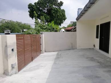 Semi D house, Section 8, 6 rooms, Staff hostel welcome
