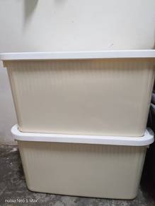 Storage box