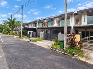 Renovated - Taman Bukit Sepanggar (4 Bilik) - Partially Furnished -