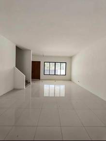 《Free furniture》 2- Storey House 22x90 special Unit ！Freehold Land