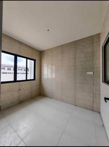 《Free furniture》 2- Storey House 22x90 special Unit ！Freehold Land