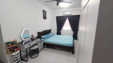 Puchong idaman Bsp fully furnish for rent washing machine facing lake