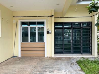 Rumah Teres Setingkat Taman Perda Indah End Lot untuk disewa