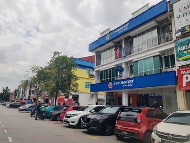 Shah Alam Seksyen 23 main road shop high traffic near aeon big