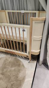 Funbies Delcia convertible Baby cot