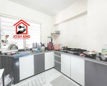 Taman Pekaka in Lip Sin 850sf Partially Furnished Kitchen Renovated