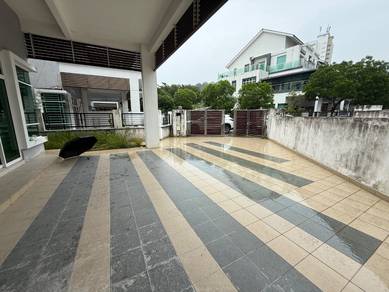 3 storey Semi detached house big compound Relau