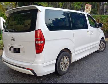 Hyundai GRAND STAREX 2.5 ROYALE FACELIFT (A)