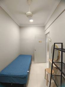 Kota Kemuning Male Only Small Room For Rent Near Columbia Hospital