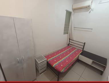 **Larkin M Condo – Room for Rent**
